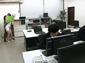 「痴漢最低！」と言ってたはずが…実際痴漢されたら涙目でイキまくるドスケベなメガネっ娘OL　サンプル画像02